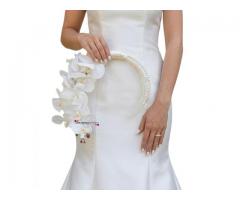 Buquê de Noiva Hoop Bouquet com Orquídeas Brancas e Pérolas - Buquê Moderno