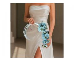 Buquê Bolsa de Noiva com Orquídea Azul e Pérolas Hoop Bouquet - Buquê Moderno